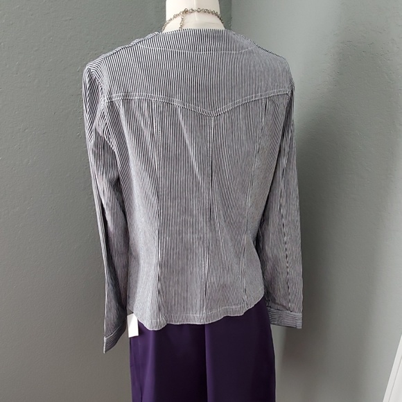 Jacket - Picture 4 of 8